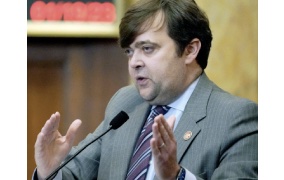 Ban On Library Books Depicting ‘Homosexuality,’ ‘Lesbianism’ Passes Mississippi House