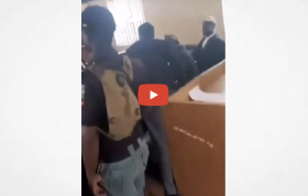 Nigeria - Moment A Fake Lawyer Was Apprehended Inside A Sitting Courtroom In Anambra State