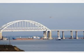 Ukraine accuses Russia of flouting maritime law beside Crimea