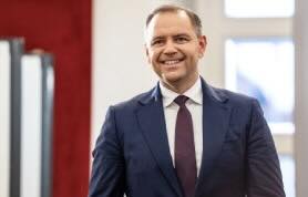 Polish president vetoes Ukraine aid law, threatens Starlink services for Ukraine