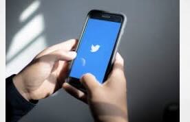 UK: 	Tweeting solicitor avoids suspension but must attend antisemitism course