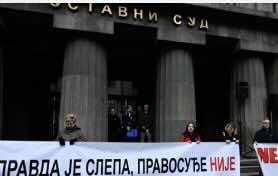 Serbia: “WE DO NOT SUCCUMB TO PRESSURE”: Prosecutors and judges hold protest in front of Constitutional court, opposing new judicial laws