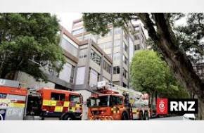 Fire crews rush to University of Auckland after fire breaks out at law building