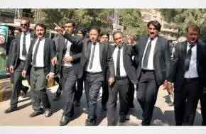 Pakistan: FIR registered against excise officials for assaulting lawyer